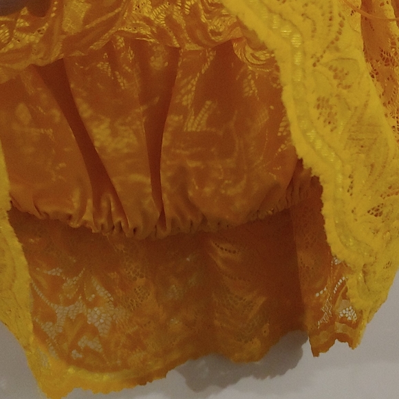 Off-shoulder crop top - Picture 4 of 6